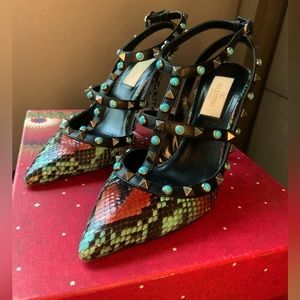 Valentino Garavani, 100% authentic, Rockstud python/T-strap Toe Pump size 7